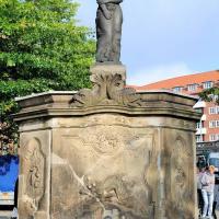 5003_6986 Historischer Minervabrunnen - moderne Brunnenskulptur - Brunnenanlage. | Altonaer Fischmarkt und Fischauktionshalle
